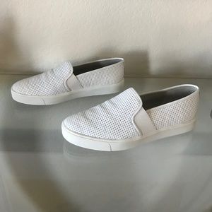 SOLD” LIKE NEW" VINCE BLAIR 5 PERFORATED SLIP-ON